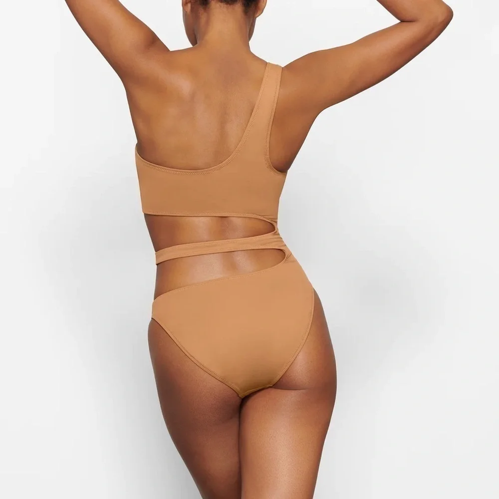 Skims SWIM ONE SHOULDER MONOKINI in Almond Size Medium NWT